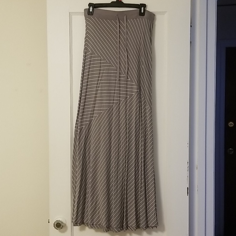 Floor legnth grey maxi skirt
